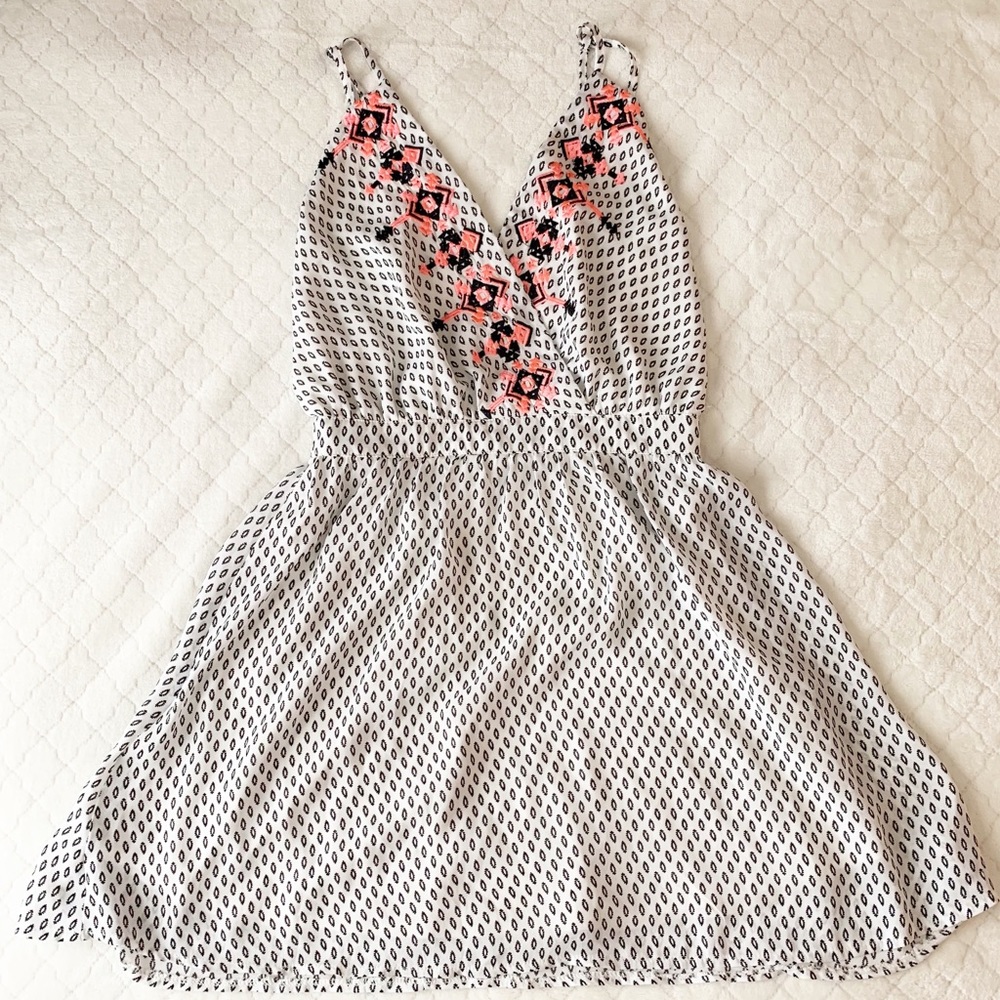 Inmod - Spring & Summer Dress - Picture 2 of 5